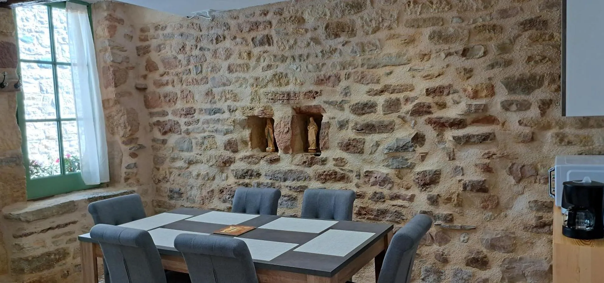 Holiday home Charmante Maison De Village Saint-Come-d'Olt